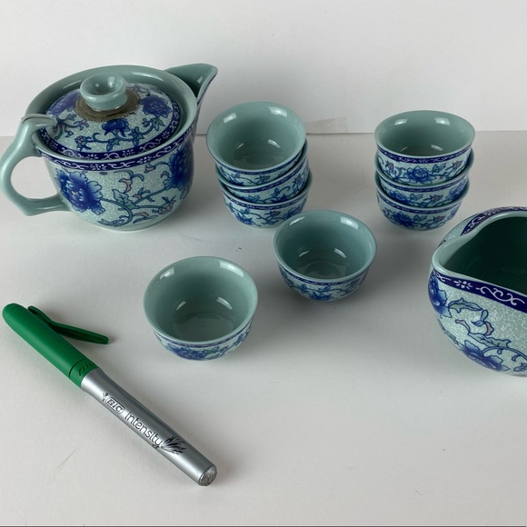 Vintage Handpainted Asian Tea set with Six small cups Milk pitcher and Sugarbowl - Picture 2 of 15